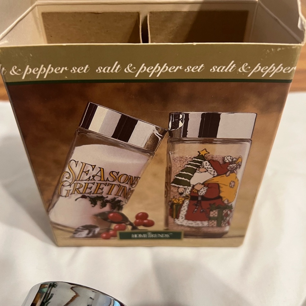 Salt & Pepper Shaker Set - Festive Design